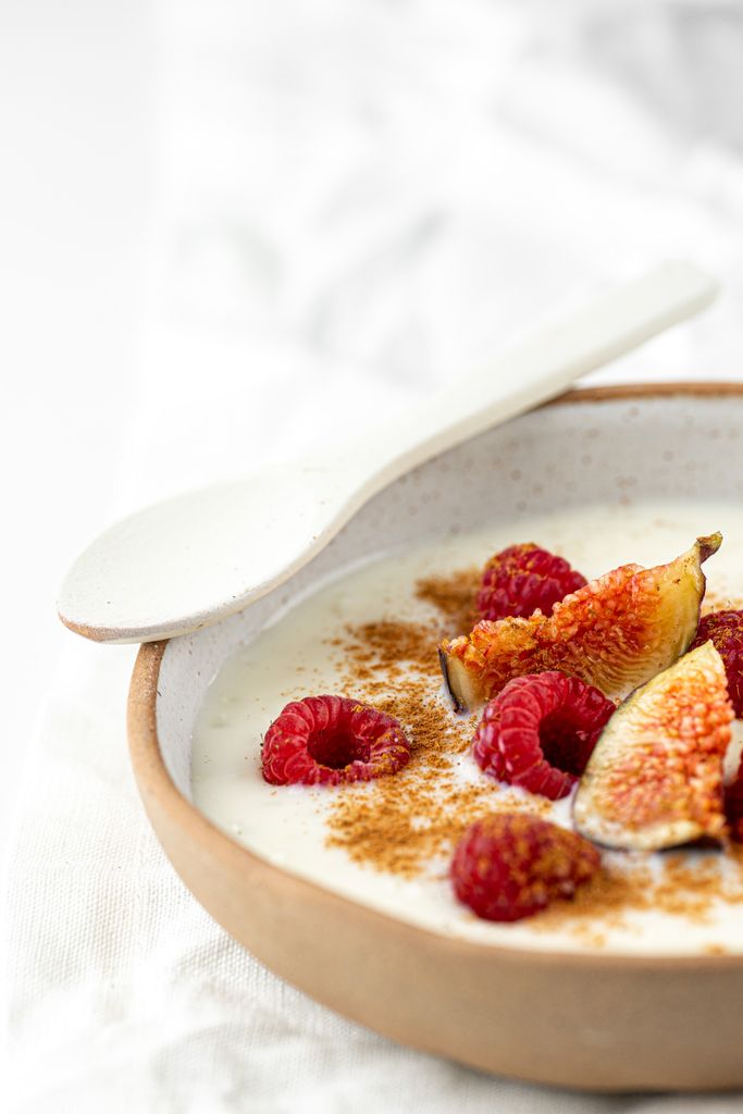 Delicious bowl of figs and raspberries with a sprinkle of cinnamon. Perfect healthy breakfast option.