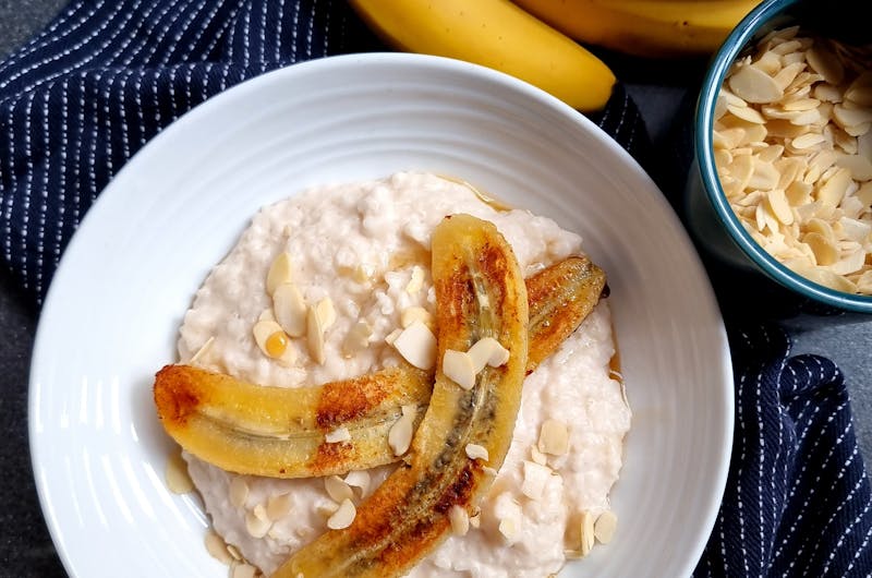 A delicious plate of banana almond oatmeal, ideal for a fresh breakfast.